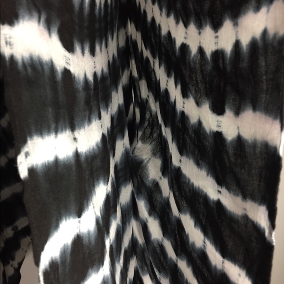 CR Black and White Tie-Dye Top - Picture 4 of 4
